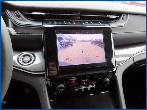 Certified 2023 Jeep Grand Cherokee Laredo w/ Luxury Tech Group I image 17