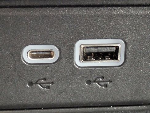 Used 2023 GMC Yukon SLT image 26