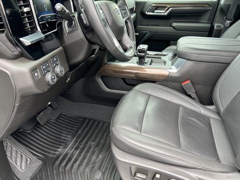 Used 2024 Chevrolet Silverado 1500 RST AWD/4WD image 17