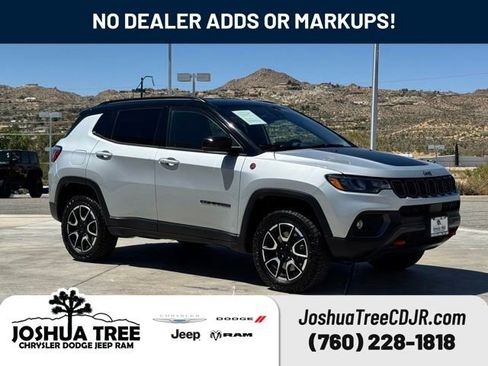 Used 2024 Jeep Compass Trailhawk AWD/4WD image 1
