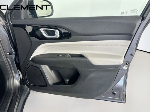 Used 2023 Jeep Compass Limited image 34