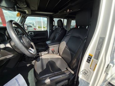 Used 2022 Jeep Wrangler Unlimited Sahara AWD/4WD image 12