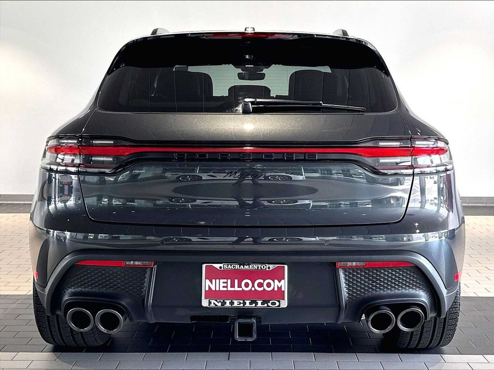 Used 2026 Porsche Macan AWD/4WD image 10