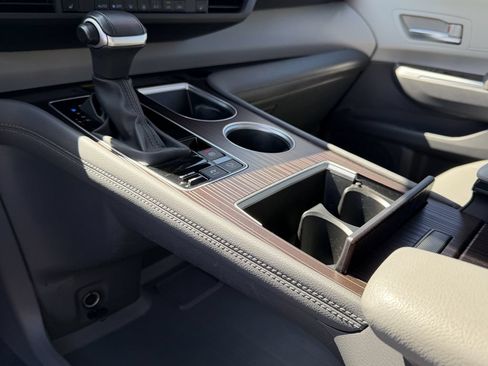 Certified 2024 Toyota Sienna XLE w/ XLE Plus Package FWD image 28