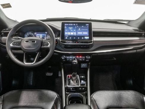 Used 2025 Jeep Compass Trailhawk AWD/4WD image 29