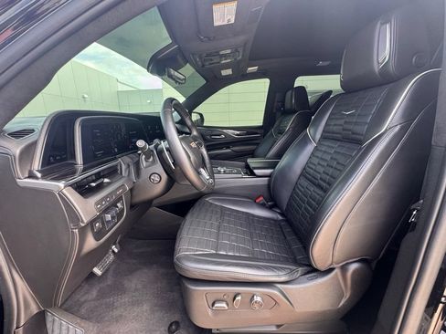Used 2023 Cadillac Escalade ESV V AWD/4WD image 11