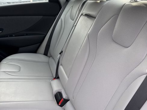 Used 2024 Hyundai Elantra Limited image 22