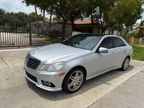 Used 2010 Mercedes-Benz E 550 Sedan w/ Premium 1 Pkg image 2