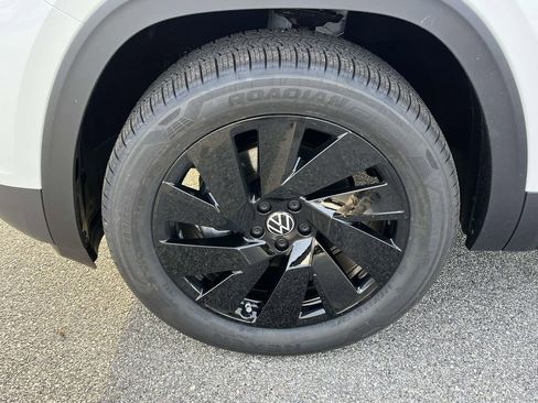 New 2026 Volkswagen Atlas SE FWD image 9