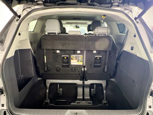 Used 2022 Toyota Sienna XLE w/ XLE Plus Package FWD image 33