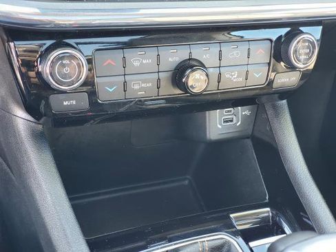 Used 2022 Jeep Compass Limited w/ Elite Group image 19