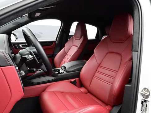 Certified 2022 Porsche Cayenne Turbo GT AWD/4WD image 5