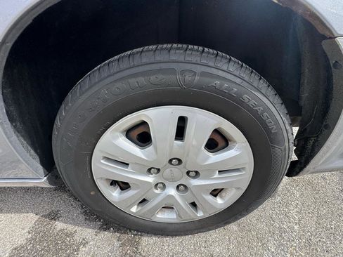 Used 2018 Dodge Grand Caravan SE w/ UConnect Hands-Free Group image 21