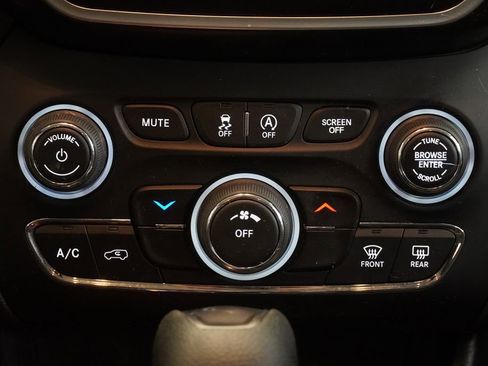 Used 2020 Jeep Cherokee Latitude image 16