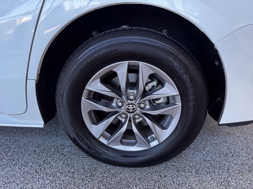 Certified 2024 Toyota Sienna XLE FWD image 14