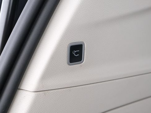 Used 2022 Chrysler Pacifica Touring-L FWD image 39