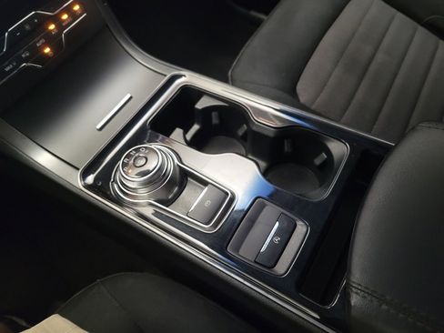 Used 2020 Ford Edge SE FWD image 26