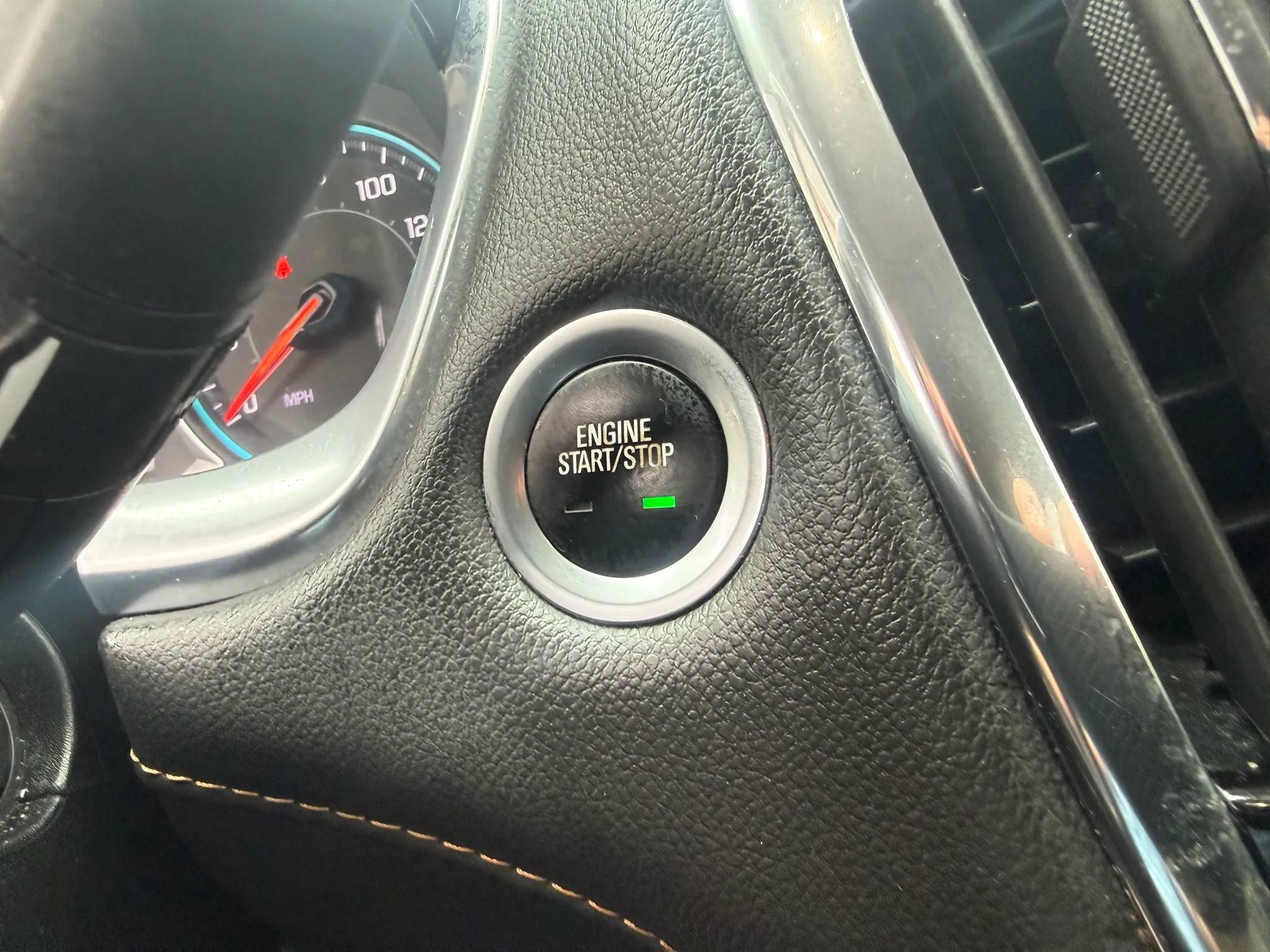Used 2020 Chevrolet Traverse LT FWD image 24