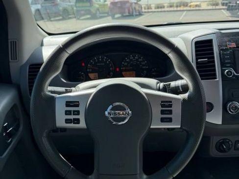 Used 2018 Nissan Frontier SV AWD/4WD image 12