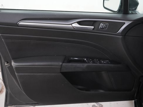 Used 2016 Ford Fusion Titanium FWD image 18