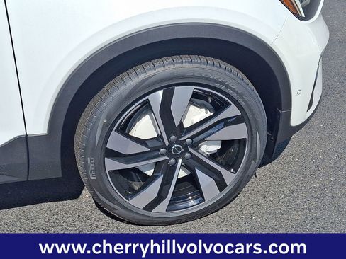 Certified 2025 Volvo XC40 B5 Ultra w/ Protection Package Premier image 9