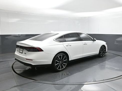 Used 2024 Honda Accord Touring image 11
