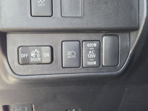 Used 2021 Toyota Tacoma TRD Sport w/ Technology Package image 18