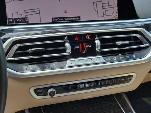 Used 2021 BMW X7 xDrive40i w/ M Sport Package AWD/4WD image 31