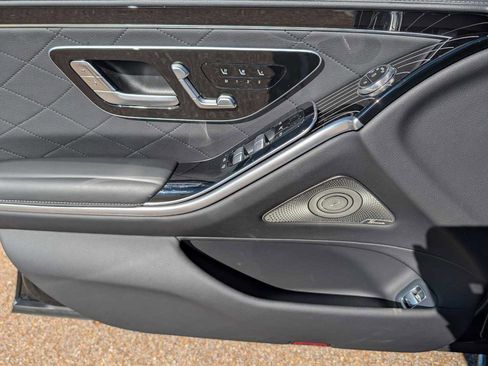 Used 2025 Mercedes-Benz S 580e 4MATIC Sedan image 21