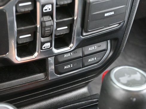 Used 2023 Jeep Wrangler Unlimited Sahara AWD/4WD image 24