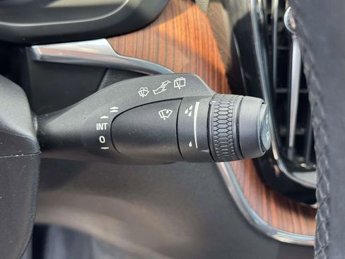 Used 2023 Volvo XC60 B5 Plus image 22