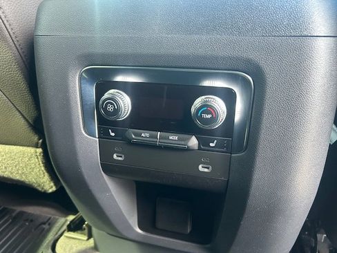 Used 2021 GMC Yukon Denali w/ Advanced Technology Package image 10