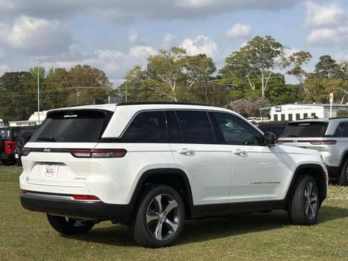 New 2026 Jeep Grand Cherokee Limited w/ Luxury Tech Group II RWD image 8