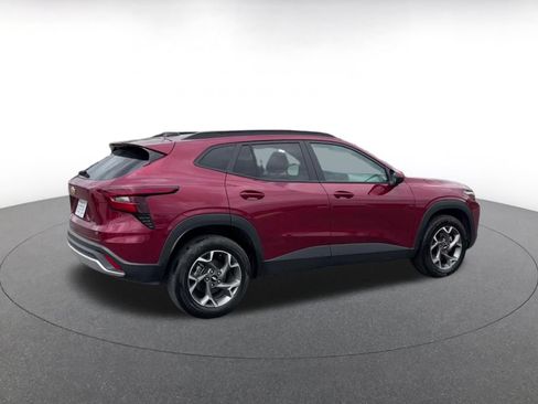Used 2025 Chevrolet Trax LT FWD image 14