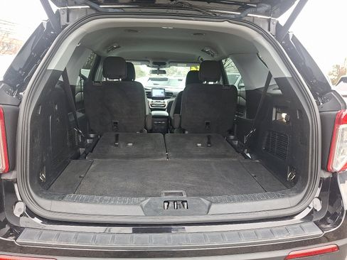 Certified 2022 Ford Explorer XLT image 28