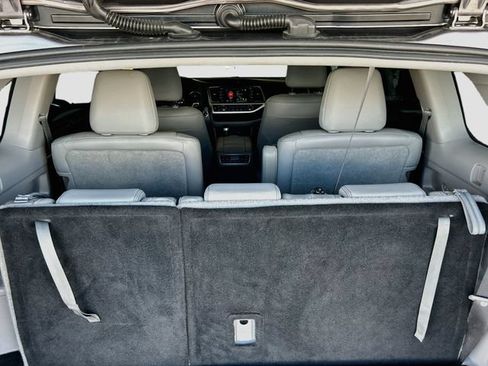 Used 2016 Toyota Highlander Limited Platinum FWD image 25
