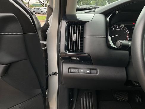 Used 2025 Nissan Pathfinder SV FWD image 24