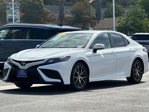 Used 2021 Toyota Camry SE w/ Carpet Mat Package (TMS) FWD image 7