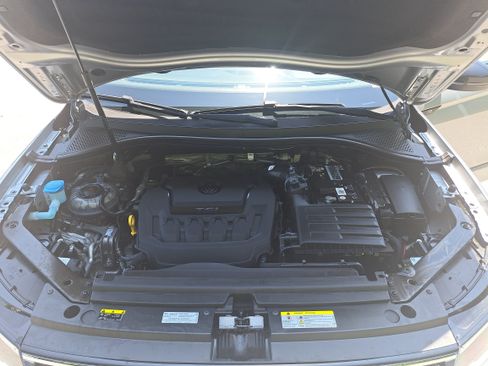 Certified 2023 Volkswagen Tiguan SE R-Line FWD image 28