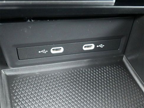 Used 2024 Volkswagen Atlas Cross Sport SE image 12