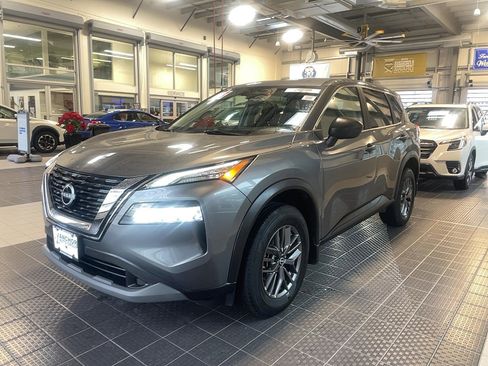 Used 2023 Nissan Rogue S image 3
