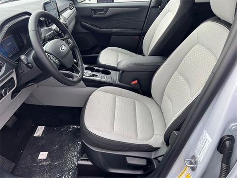 Used 2025 Ford Escape Active w/ Cold Weather Package image 9