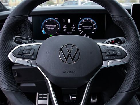 New 2026 Volkswagen Tiguan SE R-Line image 17