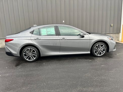 Certified 2025 Toyota Camry XLE image 1