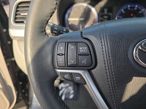 Used 2015 Toyota Highlander Limited Platinum AWD/4WD image 19