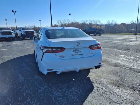 Used 2023 Toyota Camry SE image 18