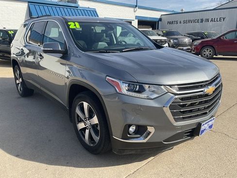 Used 2021 Chevrolet Traverse LT w/ LT Premium Package image 2