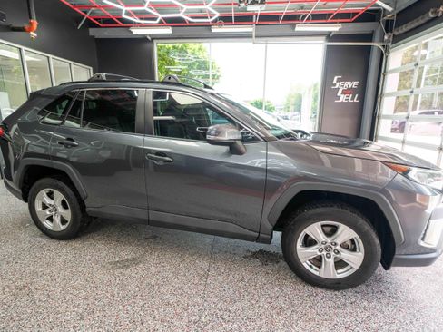 Used 2021 Toyota RAV4 XLE FWD image 5