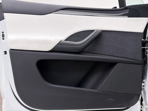 Used 2022 Tesla Model X Plaid image 19