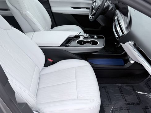 Used 2024 Cadillac Lyriq Luxury image 45